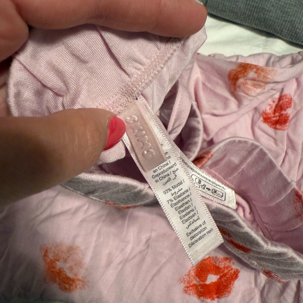 SKIMS NWT Cherry Blossom Lipstick Print Sleep Pants - Picture 4 of 9